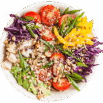 Ein Teller mit frischem Salat 